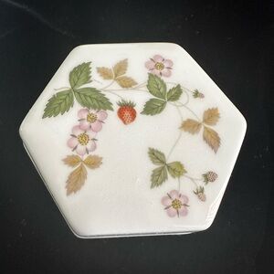Wedgewood Bone China Made in England Wild Strawberry Hexagonal Box